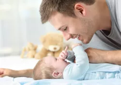 Moucher bébé : quelles sont les meilleures techniques et les produits à utiliser ?